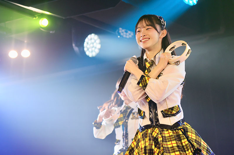 AKB48『手をつなぎながら』公演より