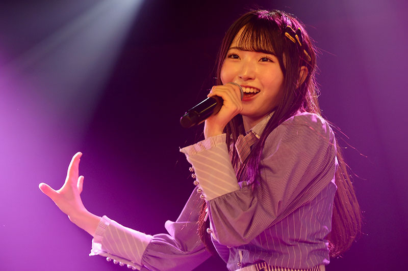 AKB48『手をつなぎながら』公演より