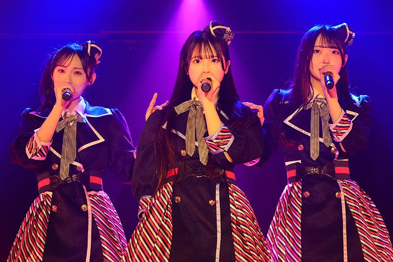 AKB48『手をつなぎながら』公演より