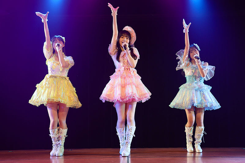 AKB48『手をつなぎながら』公演より