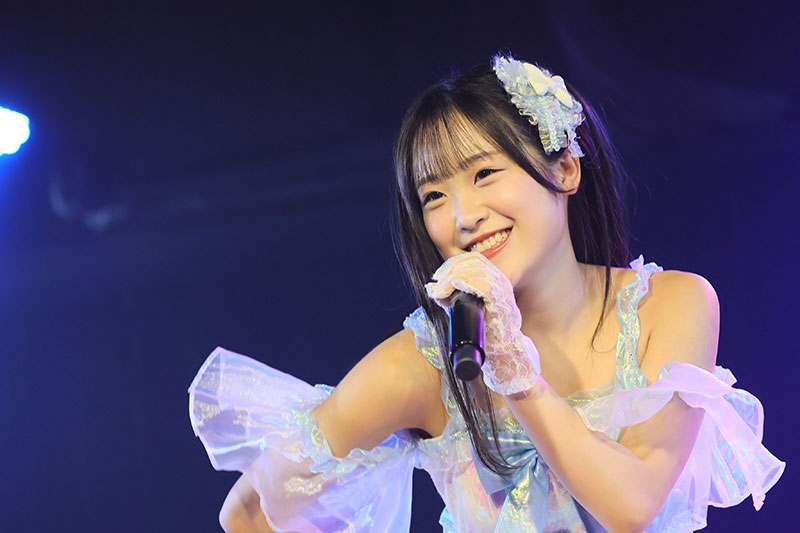 AKB48『手をつなぎながら』公演より