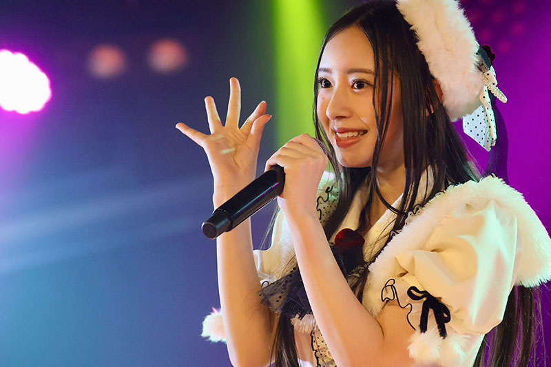 AKB48『手をつなぎながら』公演より