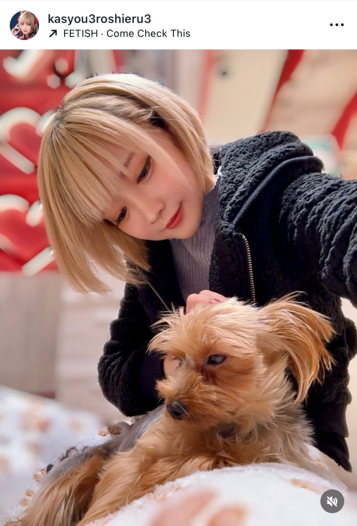 犬とのほほ笑ましいツーショット