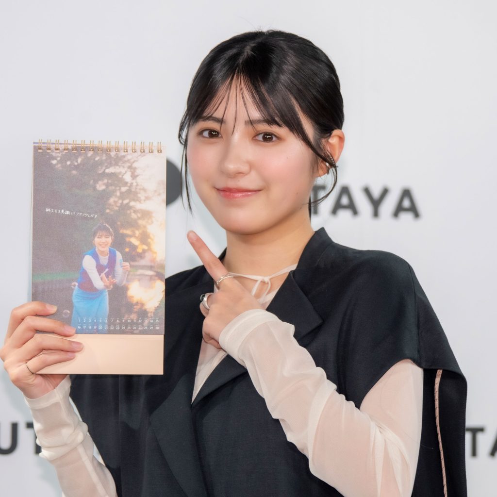 平川結月がカレンダー「平川結月CALENDAR 2026.4-2027.3」発売記念取材会に出席