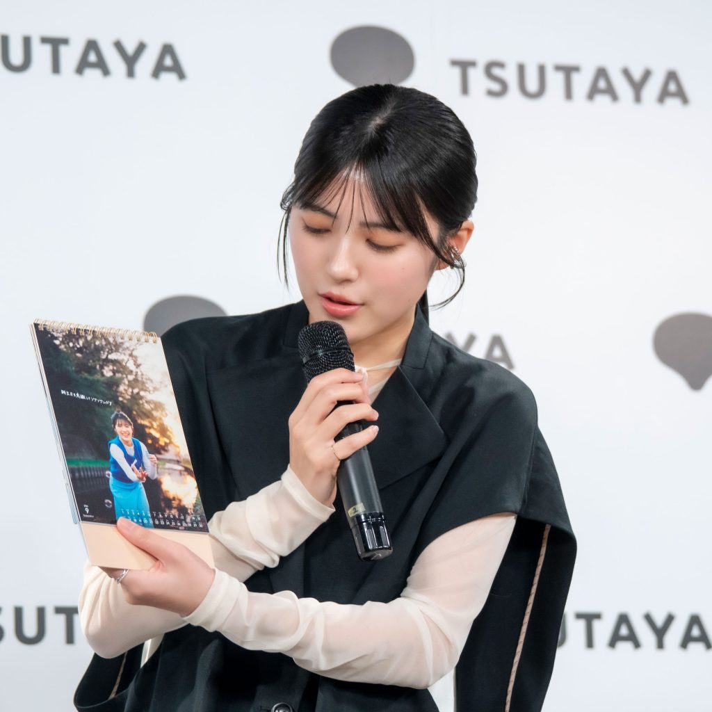 平川結月がカレンダー「平川結月CALENDAR 2026.4-2027.3」発売記念取材会に出席