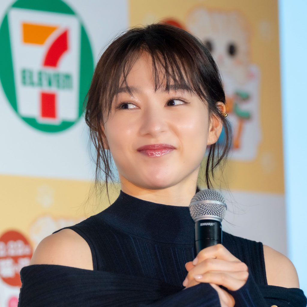 桜井日奈子がセブン‐イレブン『にゃんこ発見！』新商品発表会に出席