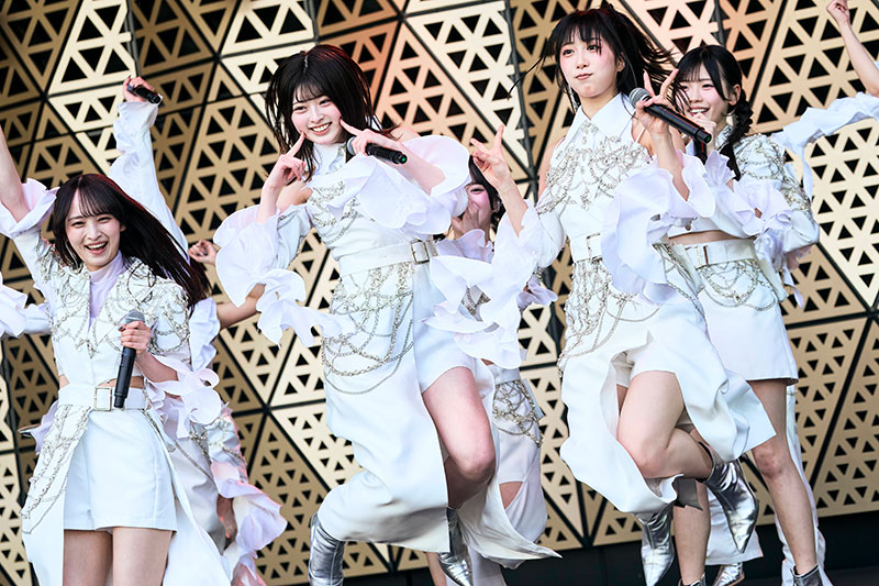 WHITE SCORPION、3日間連続開催のフリーライブ初日・第1部より