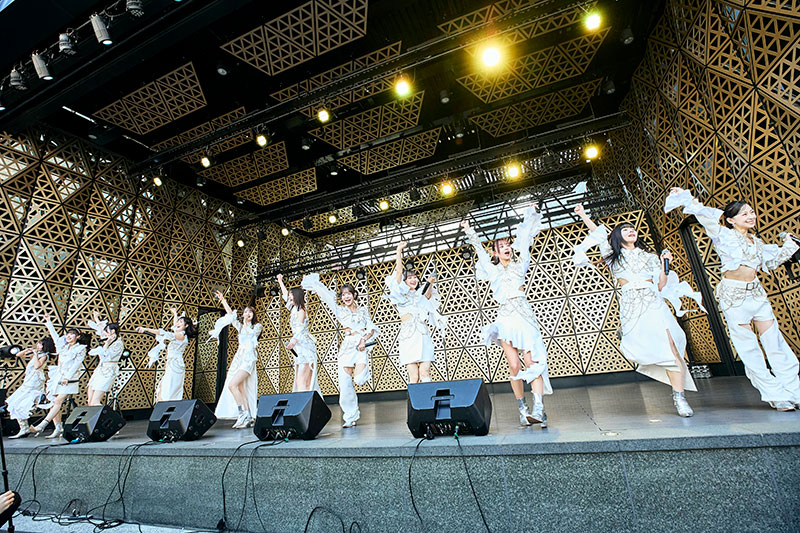 WHITE SCORPION、3日間連続開催のフリーライブ初日・第1部より