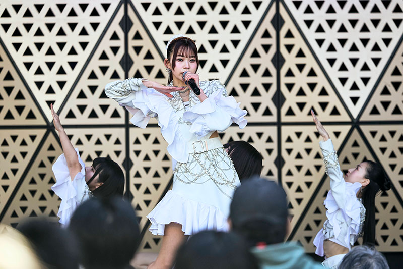 WHITE SCORPION、3日間連続開催のフリーライブ初日・第1部より