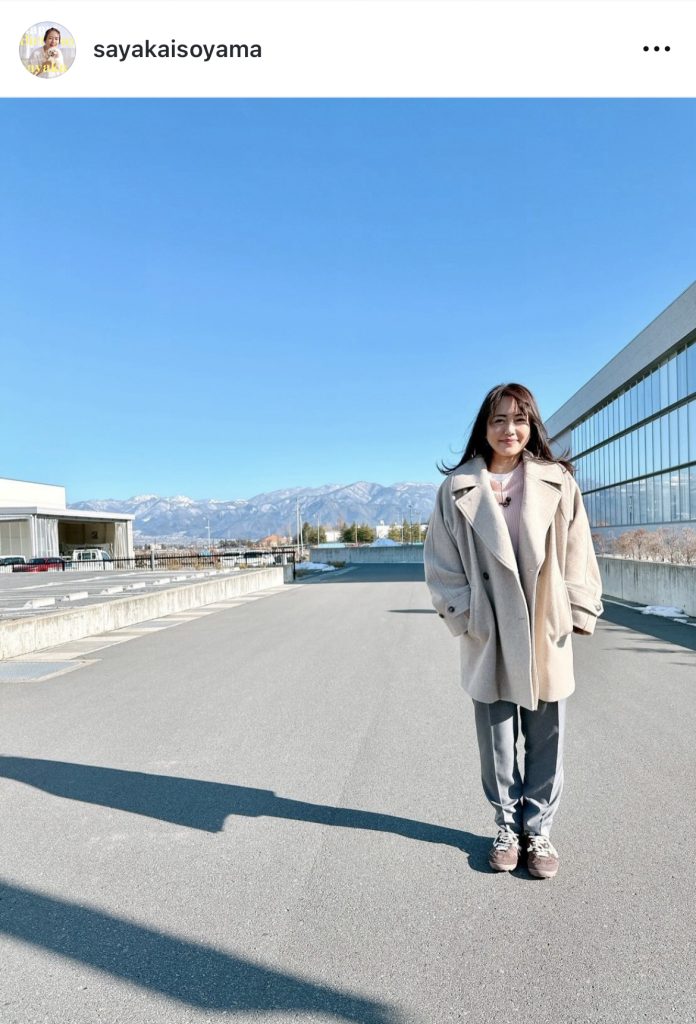 「土曜はナニする!?」(フジテレビ系)ではコートを着用