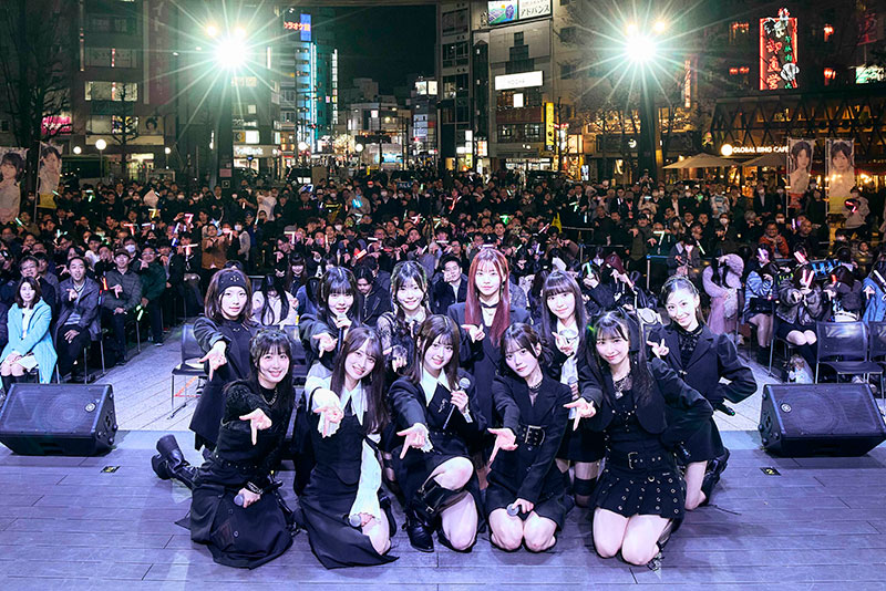 WHITE SCORPION、3日間連続開催のフリーライブ初日より