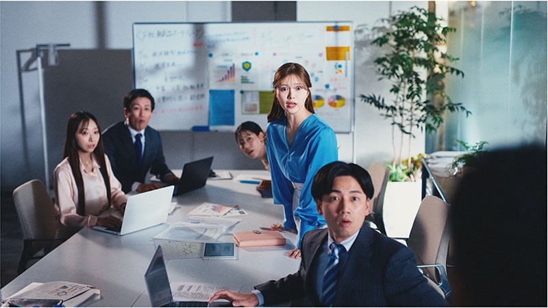 白石麻衣が出演する「FRISKクリーンブレス『緊急事態』」篇より