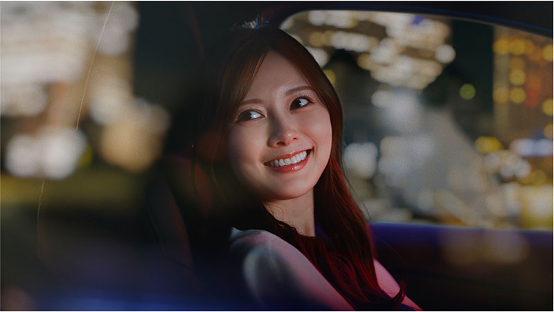 白石麻衣が出演する「FRISKクリーンブレス『ドライブデート』」篇より