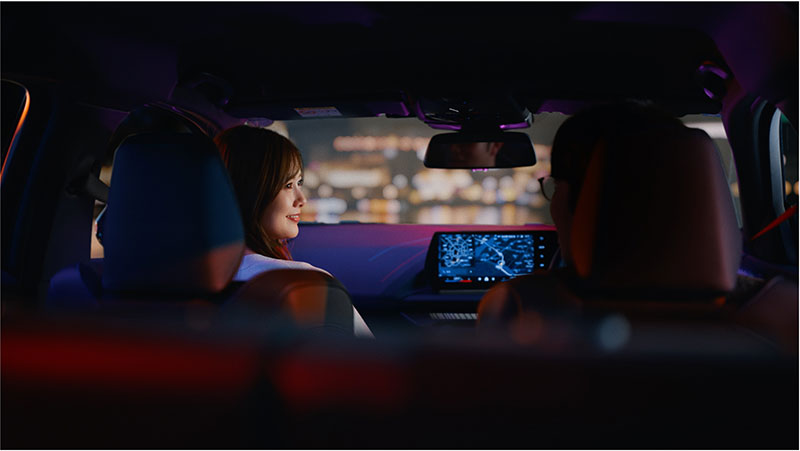 白石麻衣が出演する「FRISKクリーンブレス『ドライブデート』」篇より