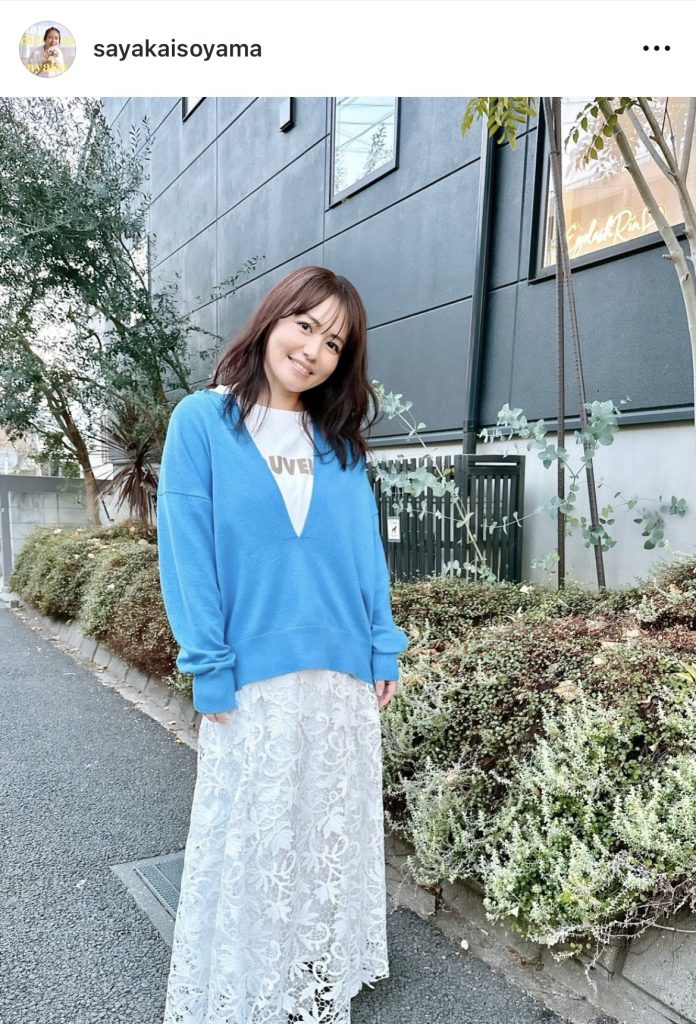 春っぽい爽やかな衣装姿