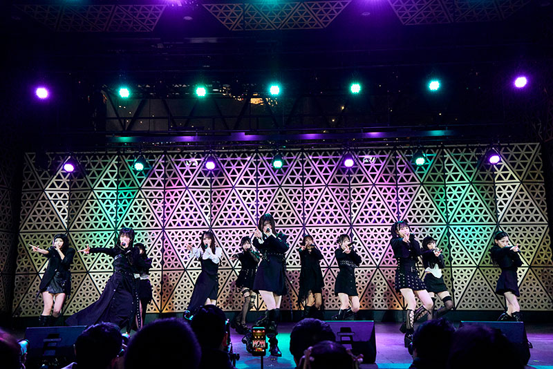 WHITE SCORPION、3日間連続開催のフリーライブ初日にて8thデジタルシングル「7秒のレジスタンス」を披露