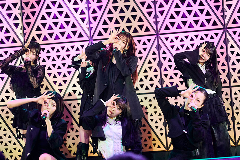 WHITE SCORPION、3日間連続開催のフリーライブ初日にて8thデジタルシングル「7秒のレジスタンス」を披露