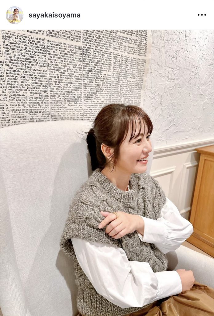 「その当たり前、世界なら？」(TBS)には冬っぽいニットベストで登場