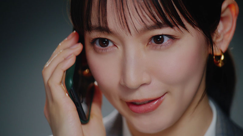 「チョコレート効果」新TVCM「シゴデキセンパイ『登場』篇」(15秒)より