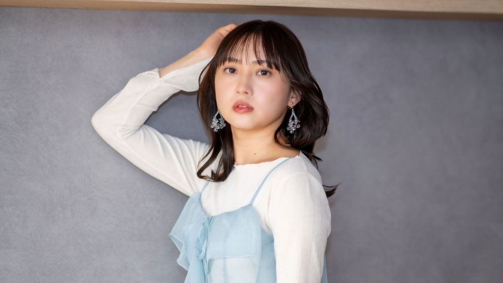 写真集発売を記念し、インタビューに応じた木﨑ゆりあ