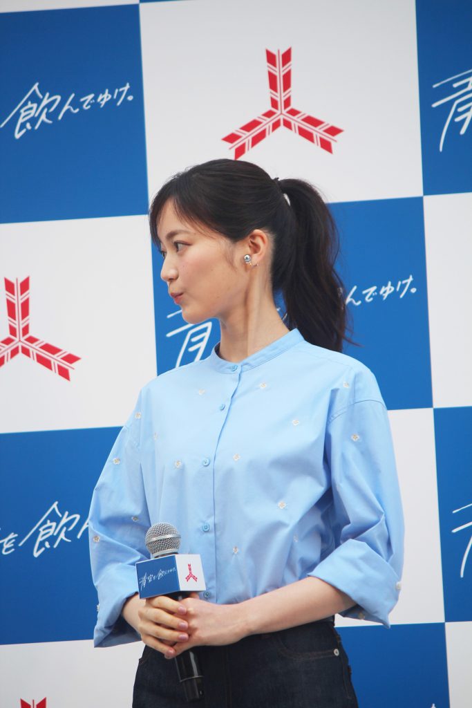 サンプリングイベント「三ツ矢サイダー 澄みきる青空バルーン」に登壇した生田絵梨花