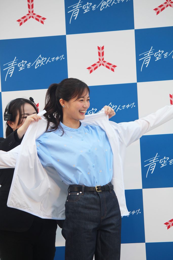 サンプリングイベント「三ツ矢サイダー 澄みきる青空バルーン」に登壇した生田絵梨花