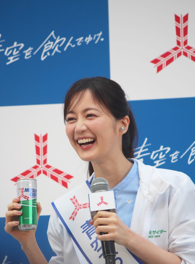 サンプリングイベント「三ツ矢サイダー 澄みきる青空バルーン」に登壇した生田絵梨花
