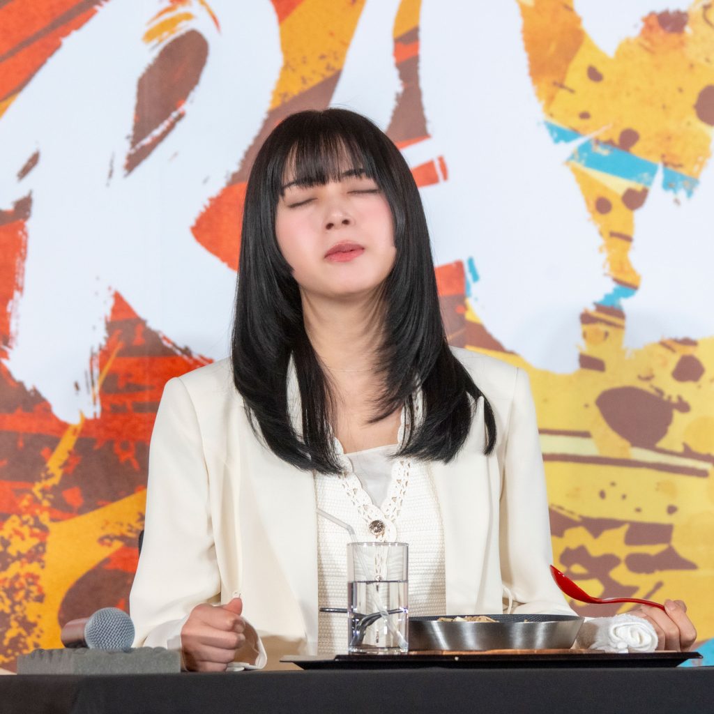 丸亀製麺の新商品『丸亀うどんメシ』TVCM発表会に出席した池田エライザ