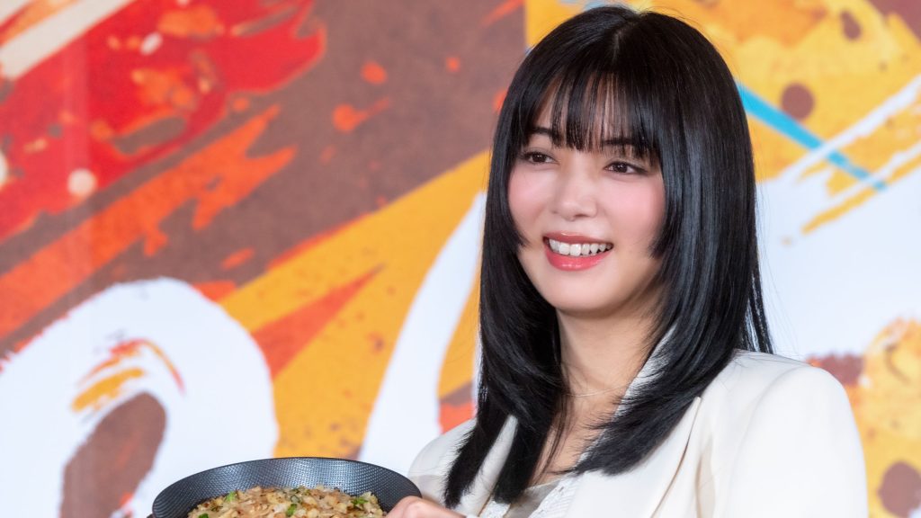 丸亀製麺の新商品『丸亀うどんメシ』TVCM発表会に出席した池田エライザ