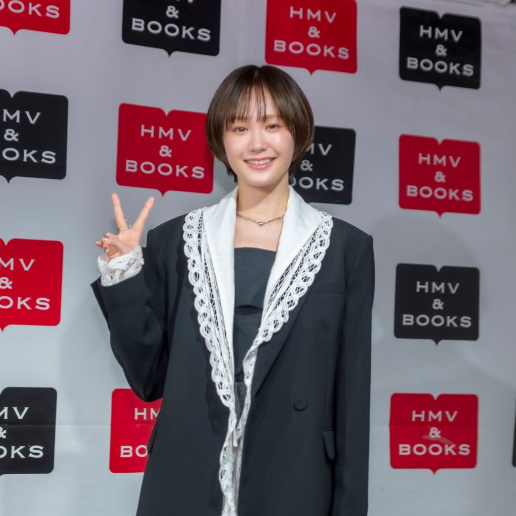 『尾碕真花2026.4-2027.3 卓上カレンダー』発売記念取材会より