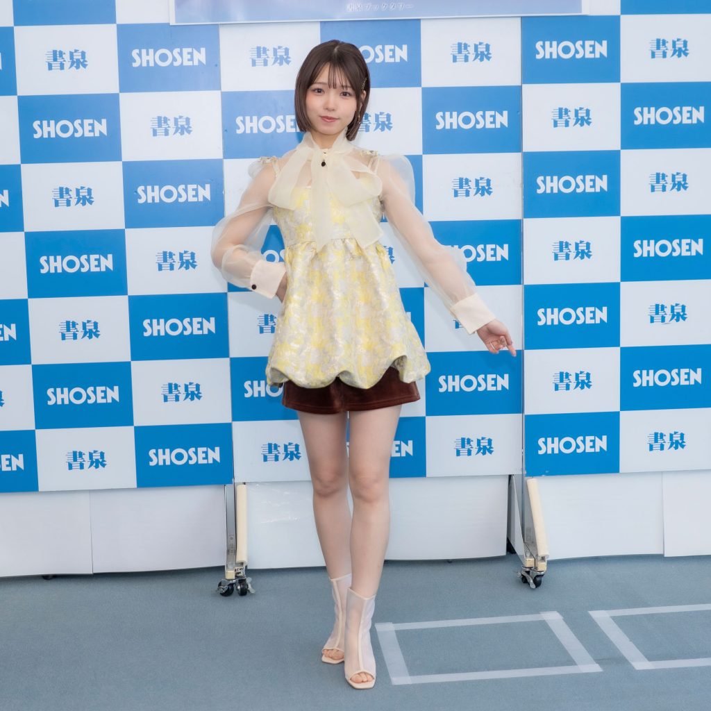 AKB48・髙橋彩音が1st写真集『ひとり姉妹』発売記念取材会に出席