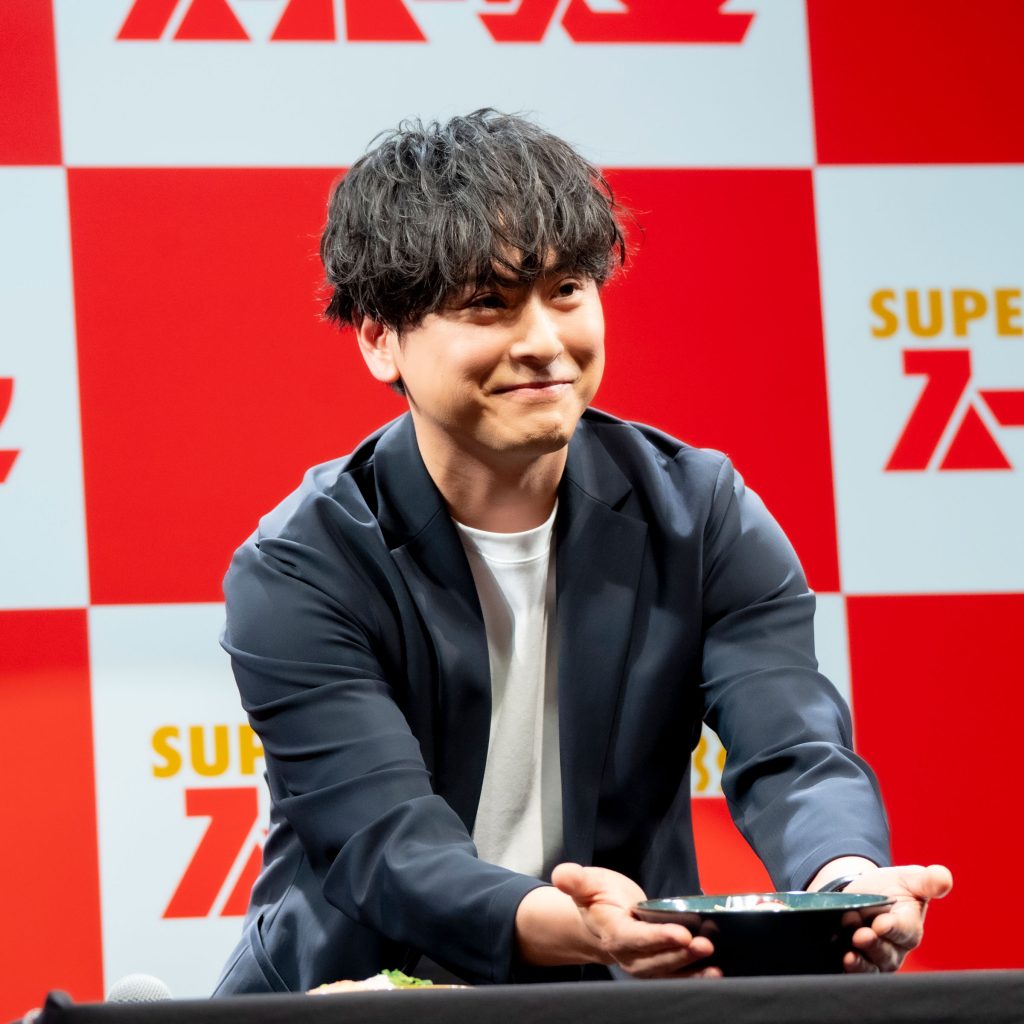 グルテンフリーヌードル「スーパー麺」新アンバサダー就任発表イベントに出席した山下健二郎