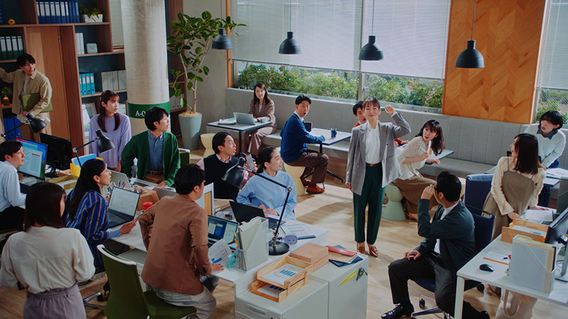 「チョコレート効果」新TVCM「シゴデキセンパイ『登場』篇」(30秒)より