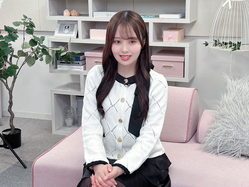 インタビューに応じる乃木坂46・佐藤璃果