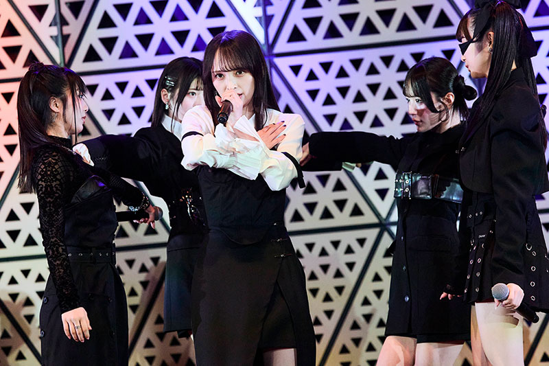 WHITE SCORPION、3日間連続開催のフリーライブ初日にて8thデジタルシングル「7秒のレジスタンス」を披露