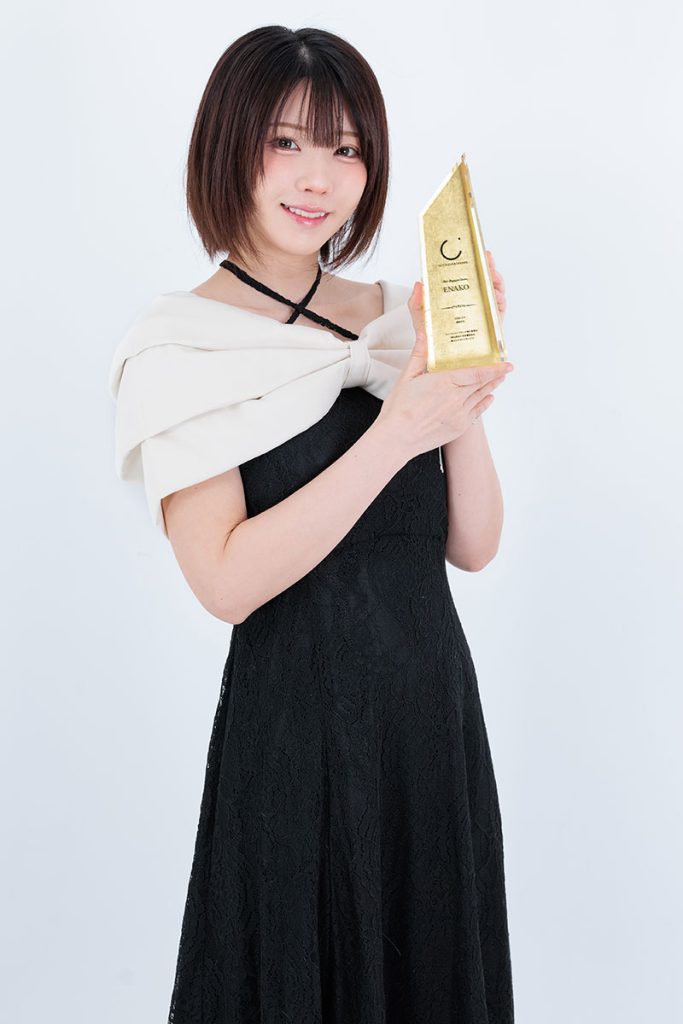 『第3回トップカバーアワード』を受賞したえなこ