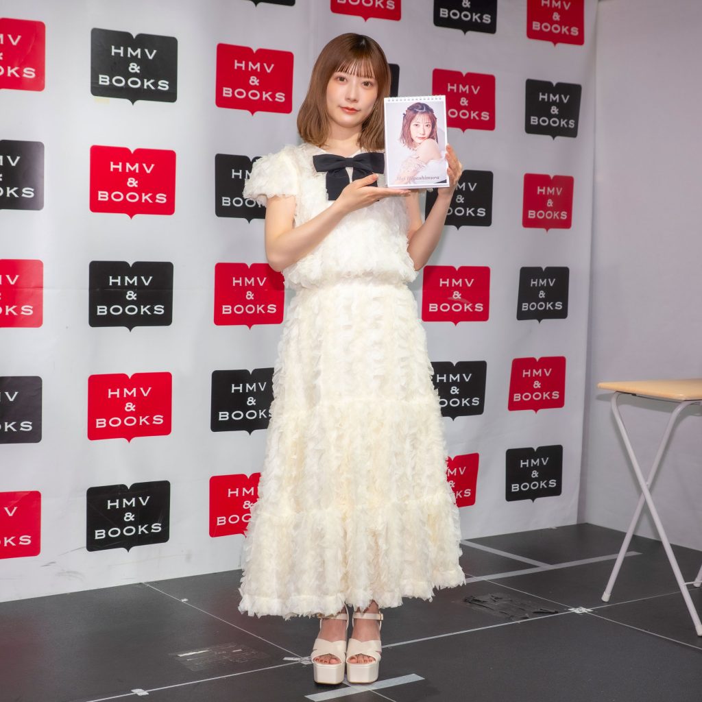 東村芽依が『東村芽依2026.4-2027.3カレンダー』発売記念取材会に出席