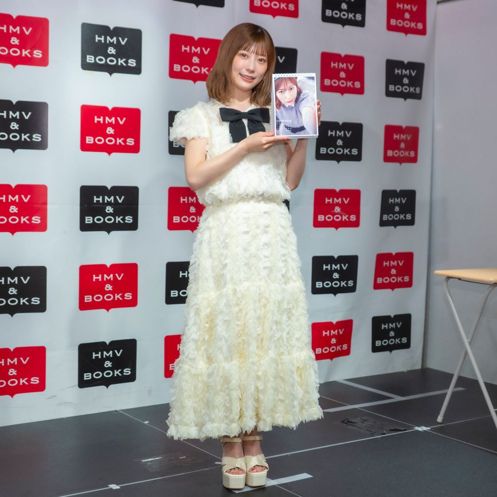 東村芽依が『東村芽依2026.4-2027.3カレンダー』発売記念取材会に出席