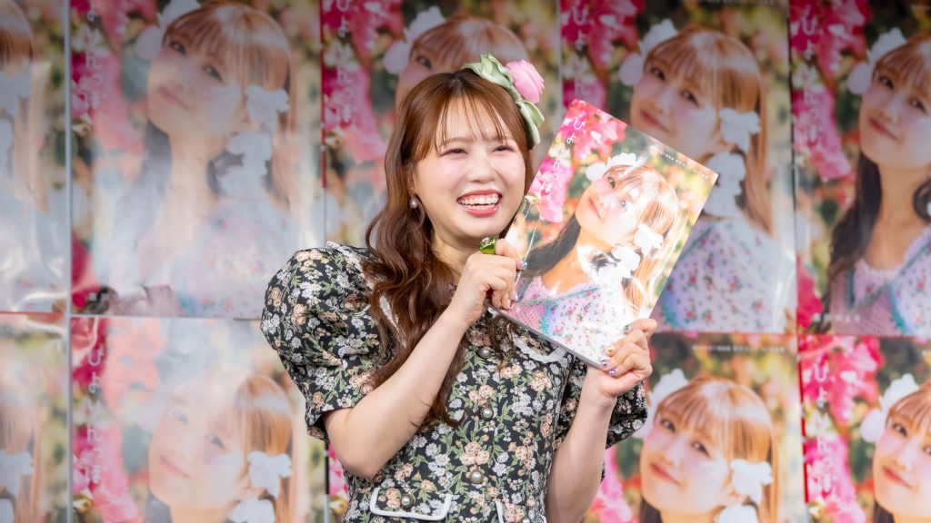 吉川ひよりが1st写真集『ひよりんっぽ』発売記念取材会に出席