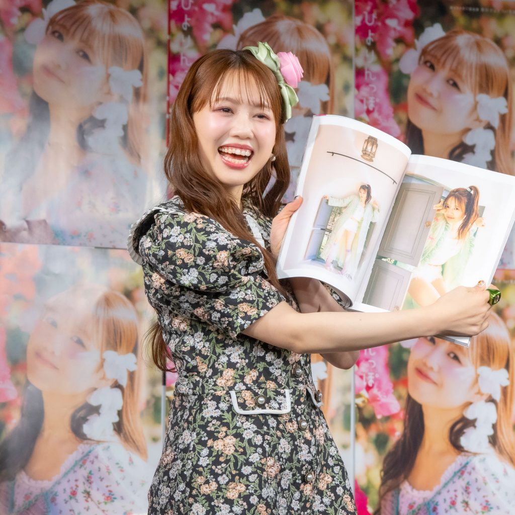 吉川ひよりが1st写真集『ひよりんっぽ』発売記念取材会に出席