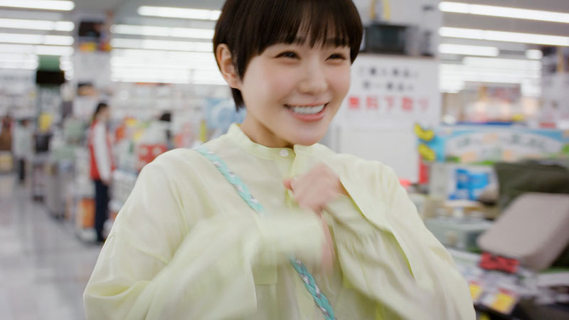 コジマ新TVCM「Big Sunny Smile 踊り出しちゃう篇」より