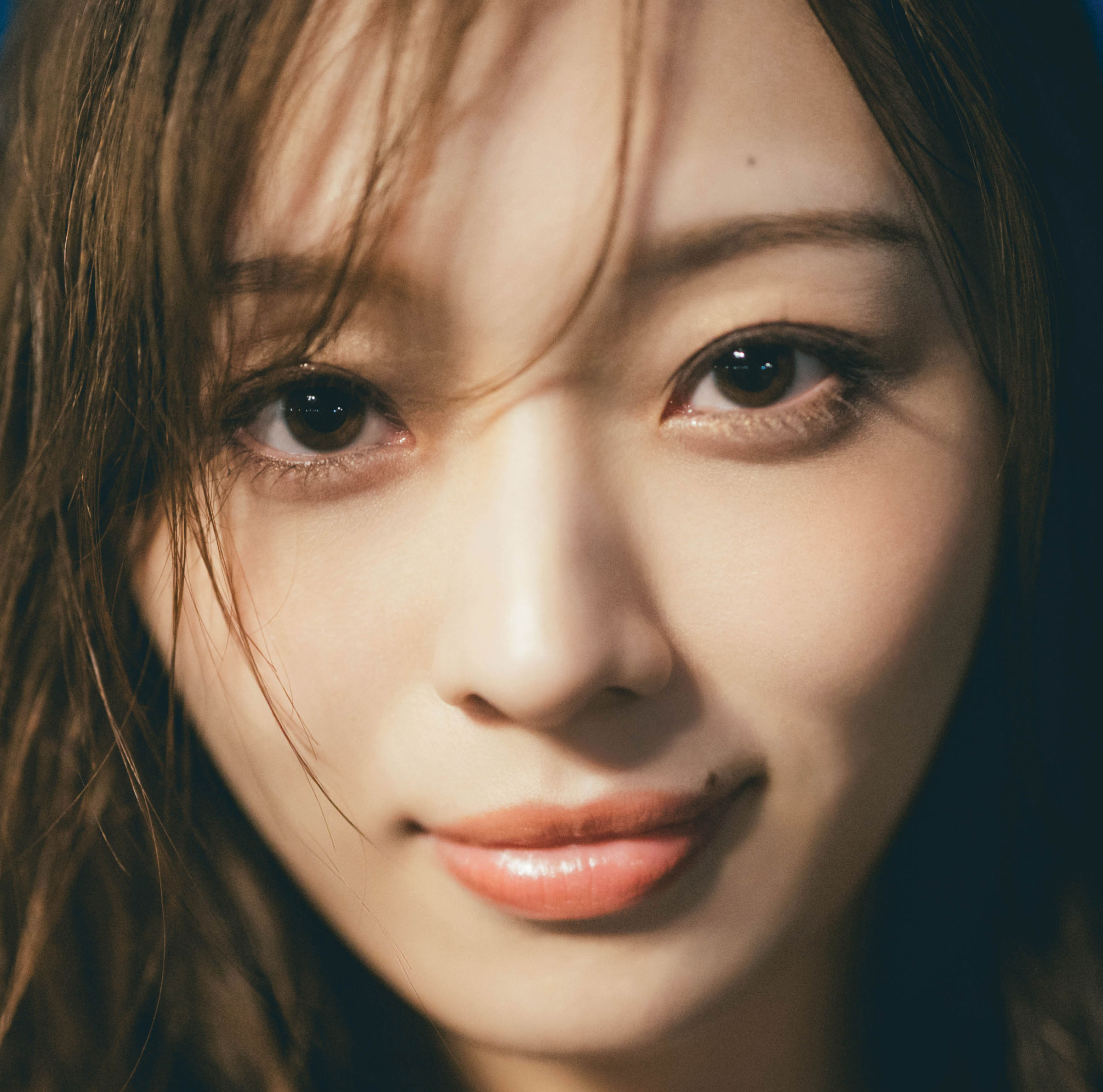 乃木坂46梅澤美波、ドアップのカットが表紙に決定「私を忘れずにいて