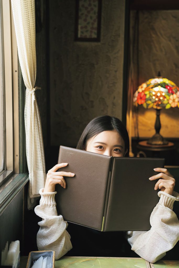 『週刊少年マガジン20号』巻末グラビアを飾る櫻坂46・浅井恋乃未