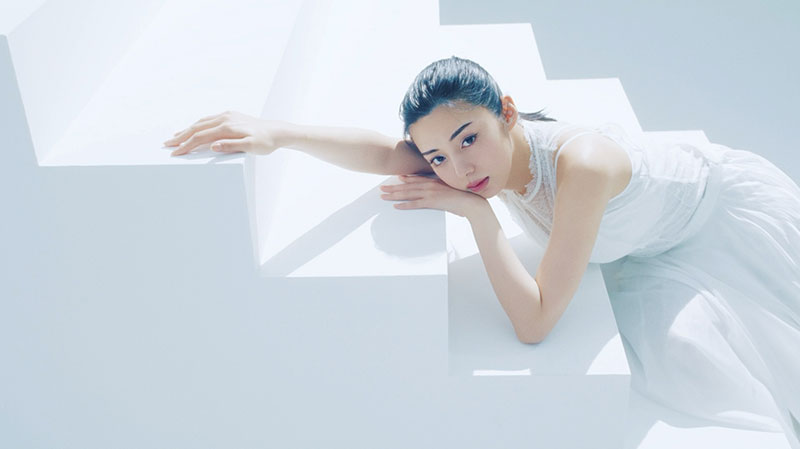 フェイスパウダー「コンプレクションクリエイター」TVCMより