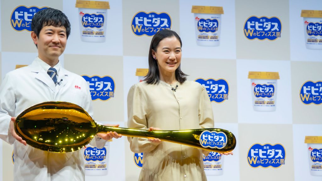 「ビヒダスヨーグルト Wのビフィズス菌」新CM発表会に出席した蒼井優