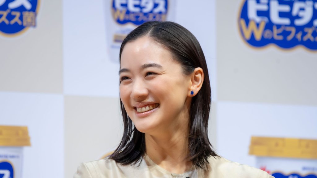 「ビヒダスヨーグルト Wのビフィズス菌」新CM発表会に出席した蒼井優