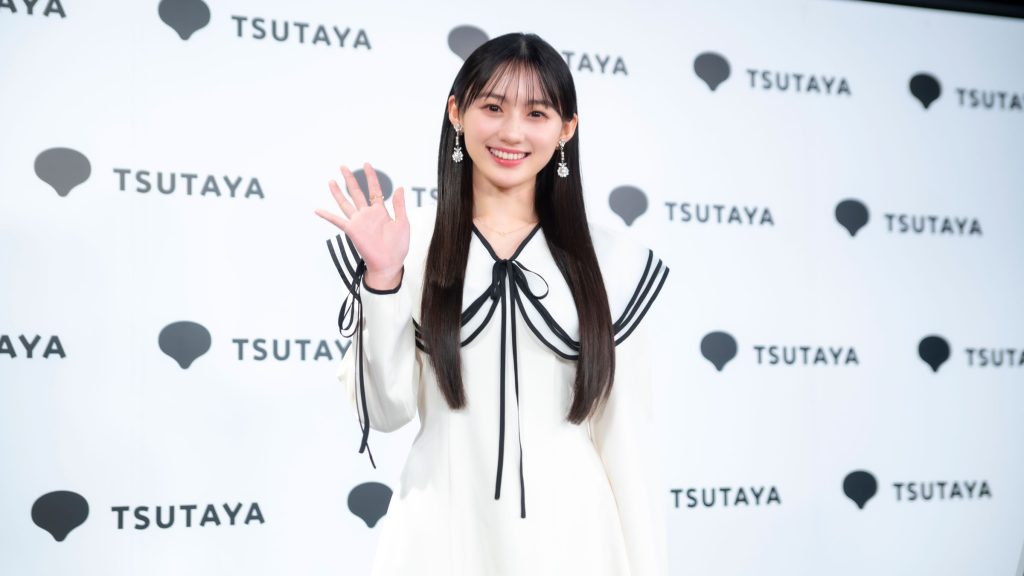 1st写真集『エチュード』発売記念取材会に出席した乃木坂46・川﨑桜