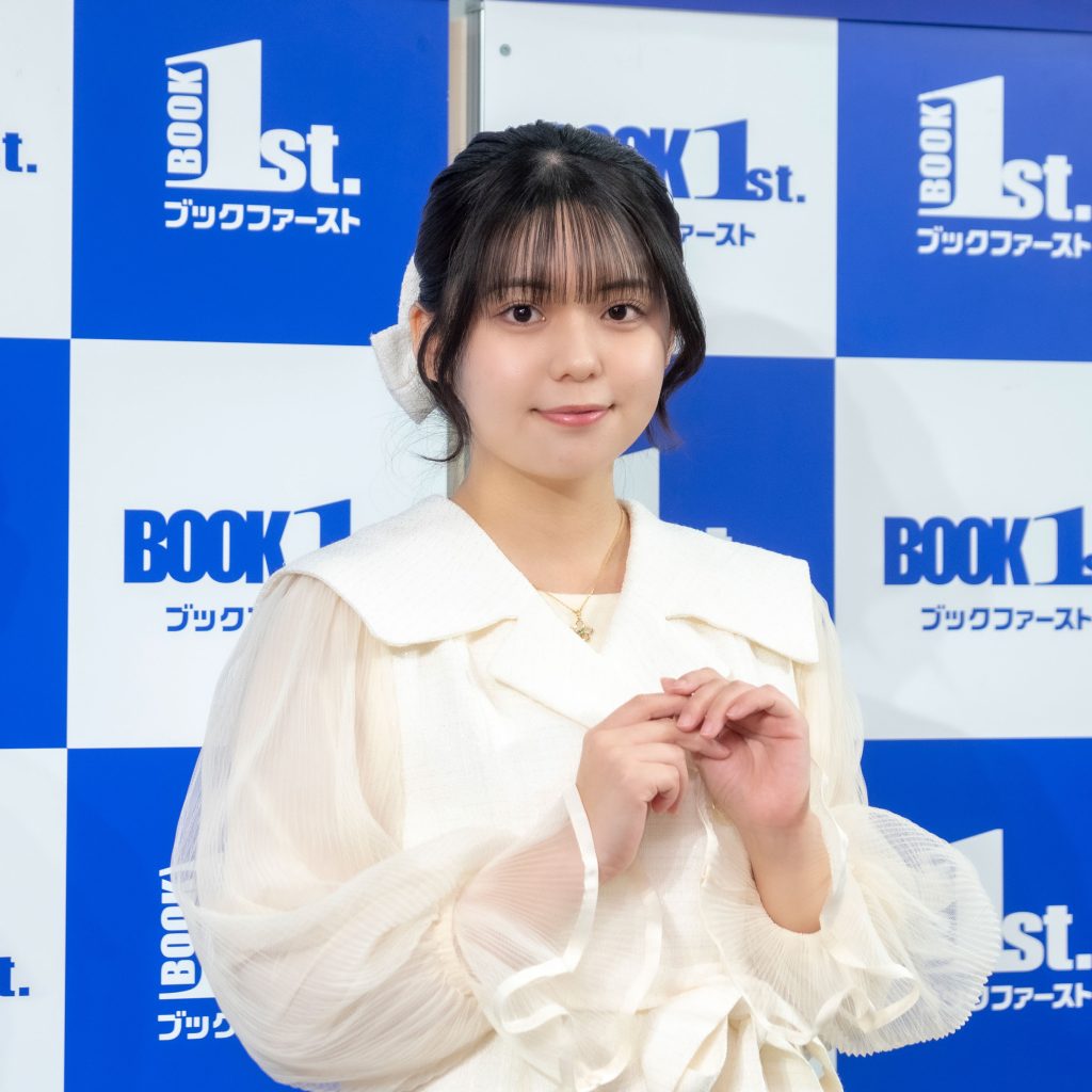 松島かのんが2nd写真集『Surprise！』発売記念取材会に出席