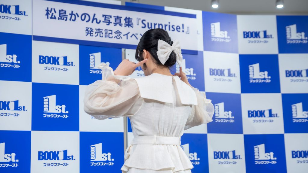 松島かのんが2nd写真集『Surprise！』発売記念取材会に出席