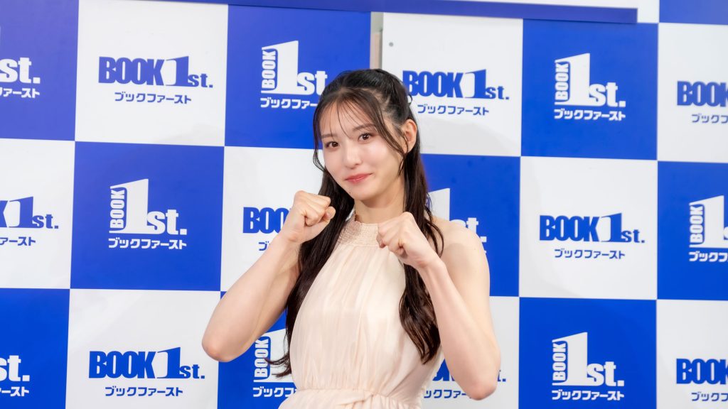 宮原華音が1st写真集「K.O～kanon origin～」発売記念取材会に出席